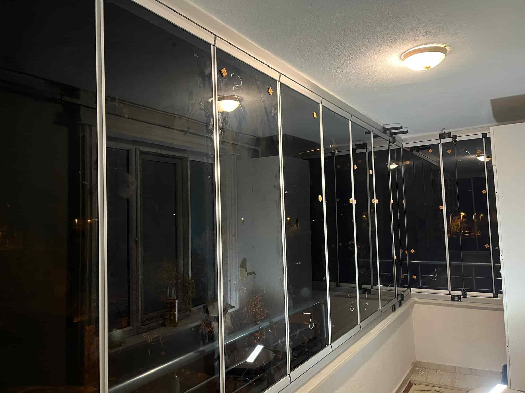 Cam Balkon İçeriği Göstermeyen