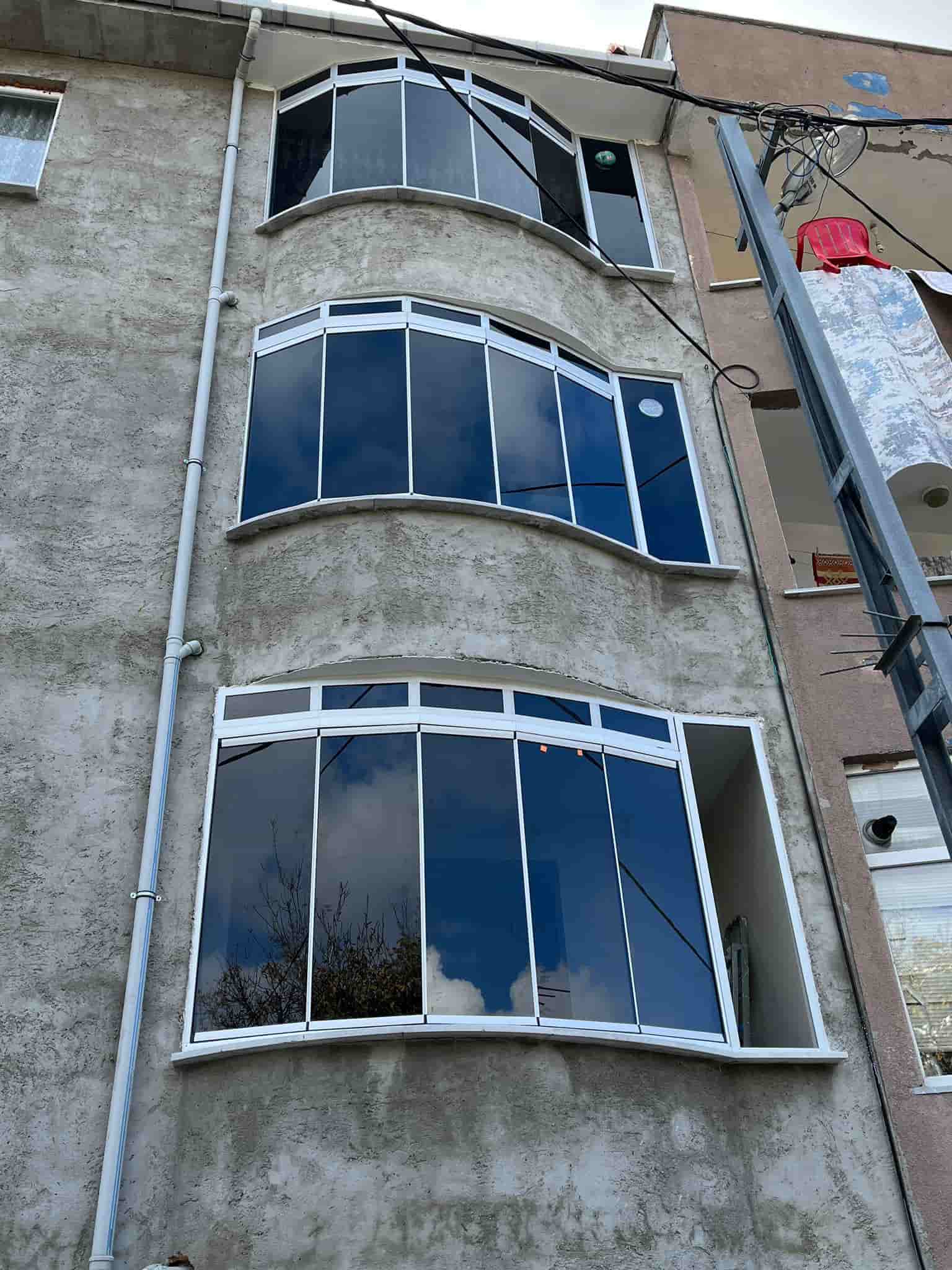 İçeriği Göstermeyen Cam Balkon