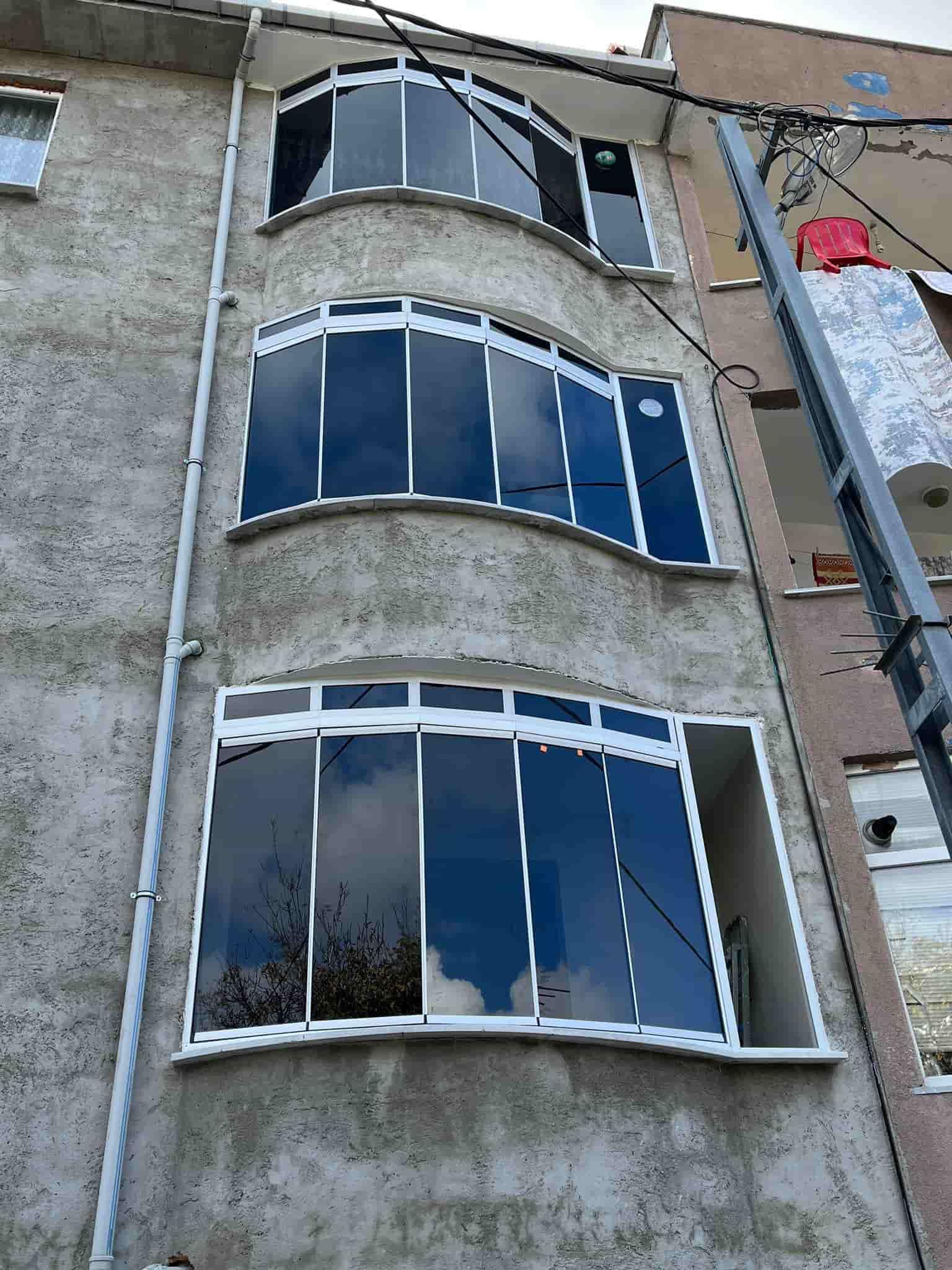 İçeriği Göstermeyen Cam Balkon